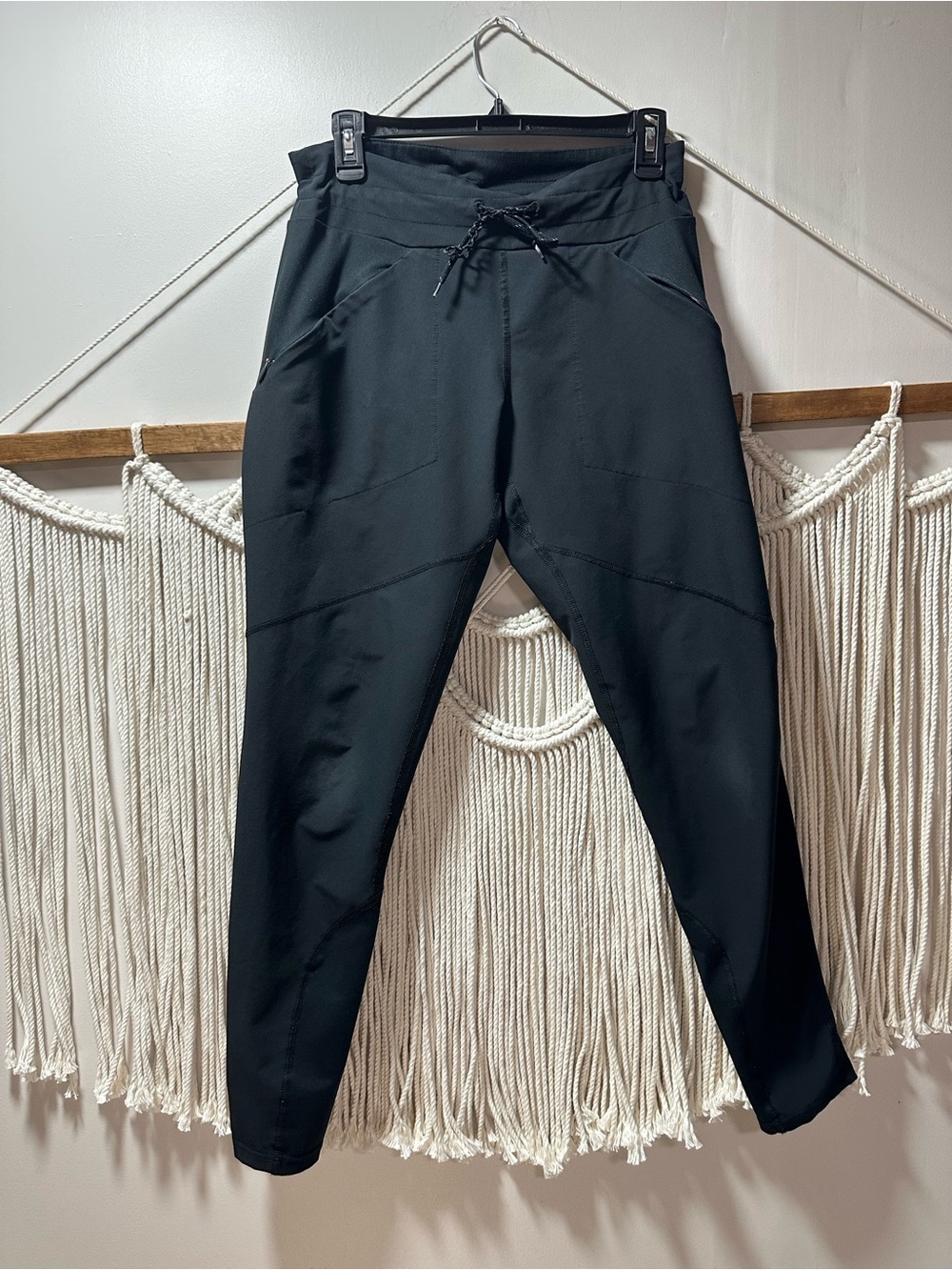 Women's Black Cropped Active Jogger Pants